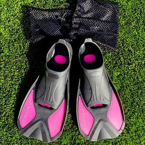 Swim/dive short fins size 6-8